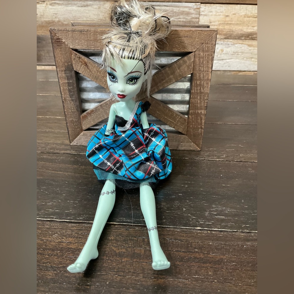 first generation (G1) Monster High Sweet 1600 Frankie Stein doll